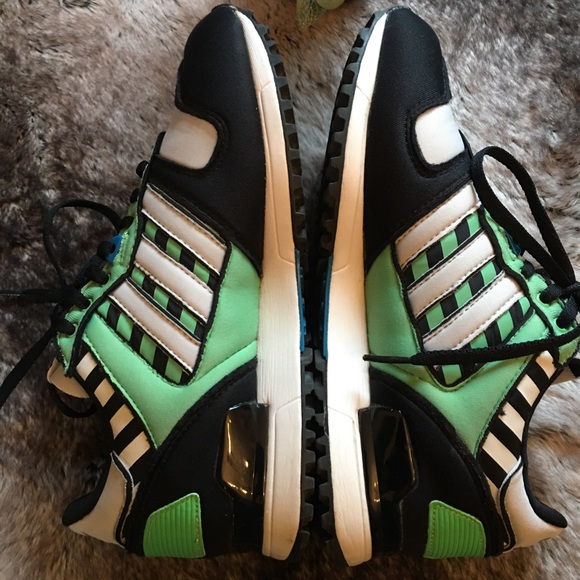 One of a kind Adidas vintage style sneaker - Picture 3 of 8